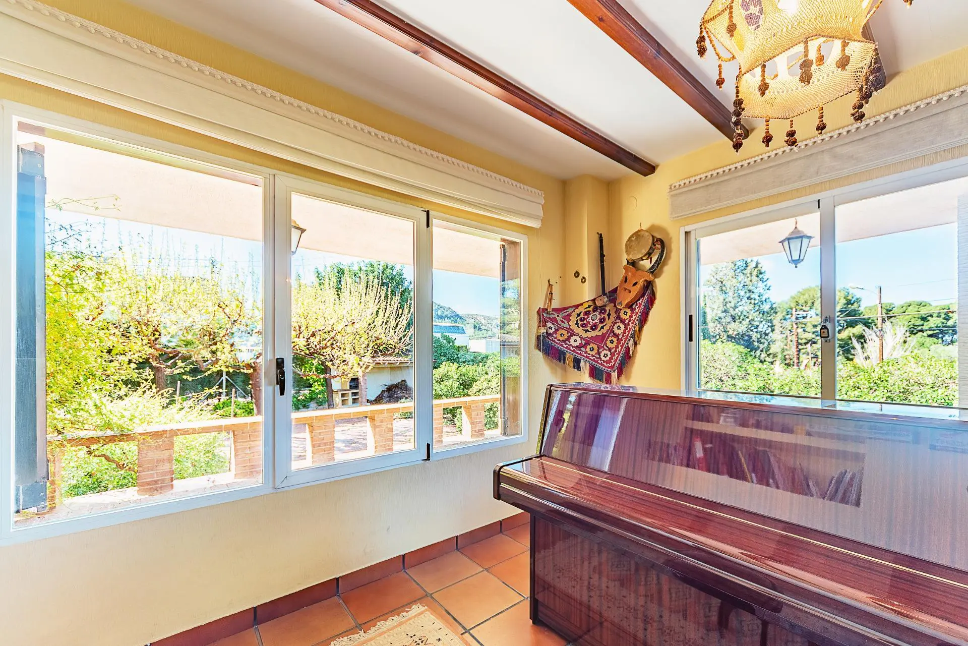 Villa 342 M² In Elda, SpainTitle: 4-bed Villa In Elda, Spain With Spacious Design