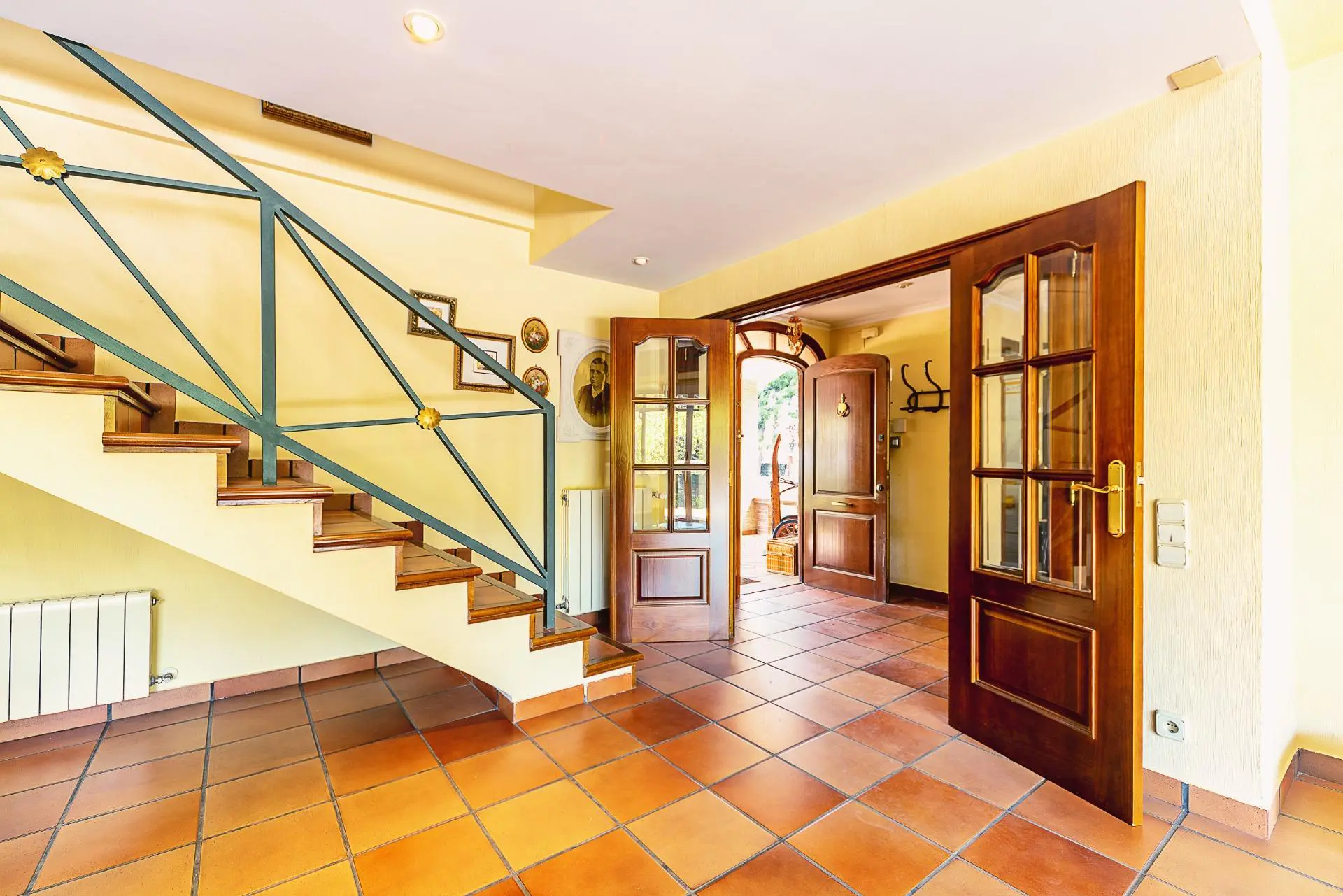 Villa 342 M² In Elda, SpainTitle: 4-bed Villa In Elda, Spain With Spacious Design