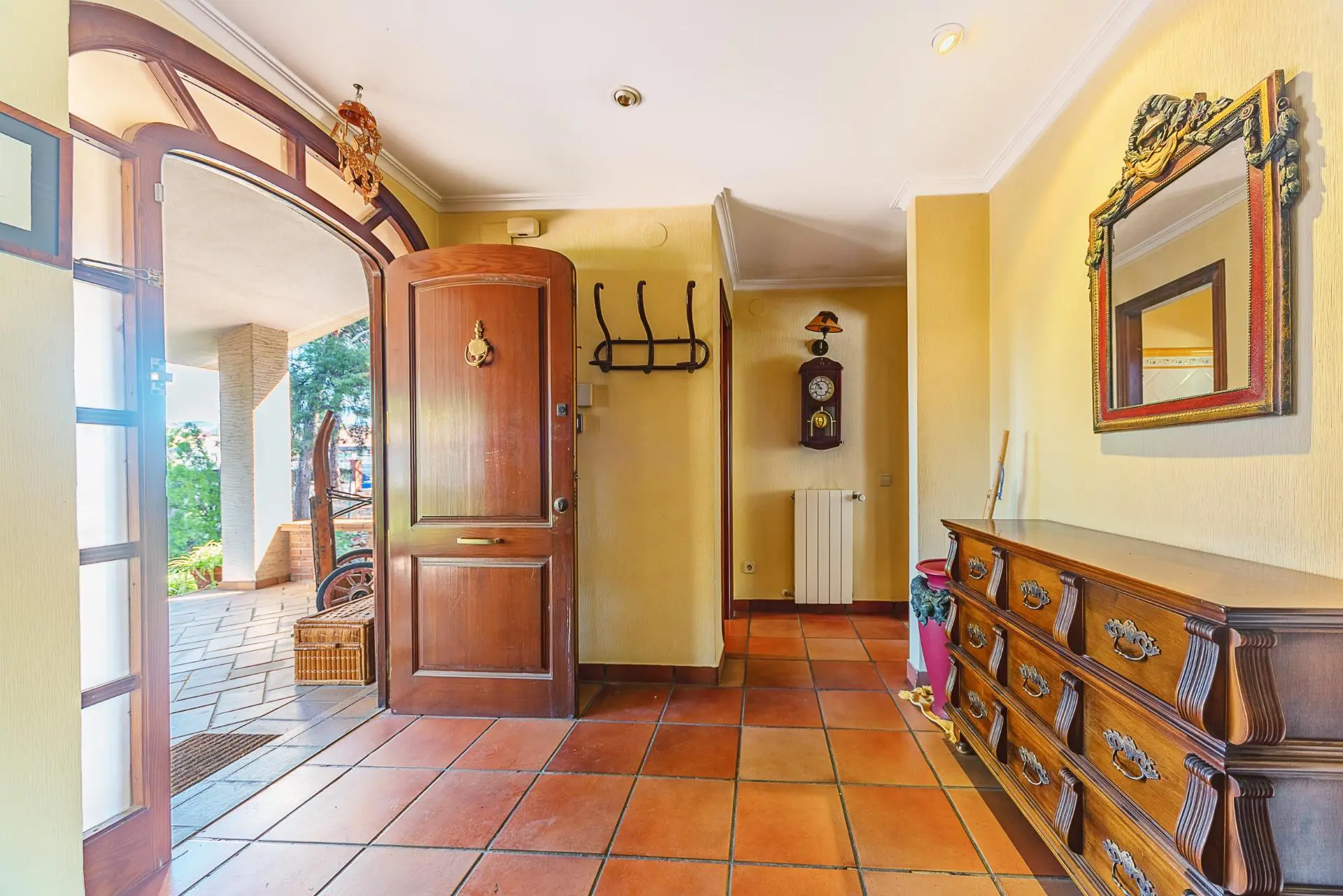 Villa 342 M² In Elda, SpainTitle: 4-bed Villa In Elda, Spain With Spacious Design