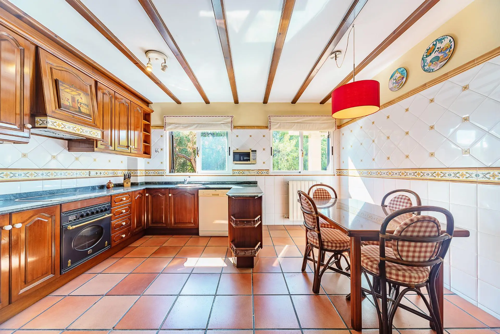 Villa 342 M² In Elda, SpainTitle: 4-bed Villa In Elda, Spain With Spacious Design