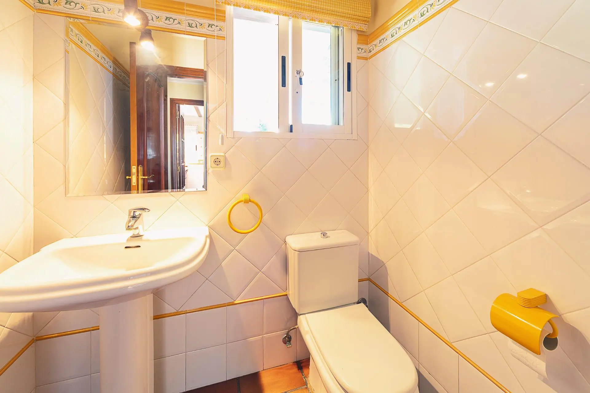 Villa 342 M² In Elda, SpainTitle: 4-bed Villa In Elda, Spain With Spacious Design