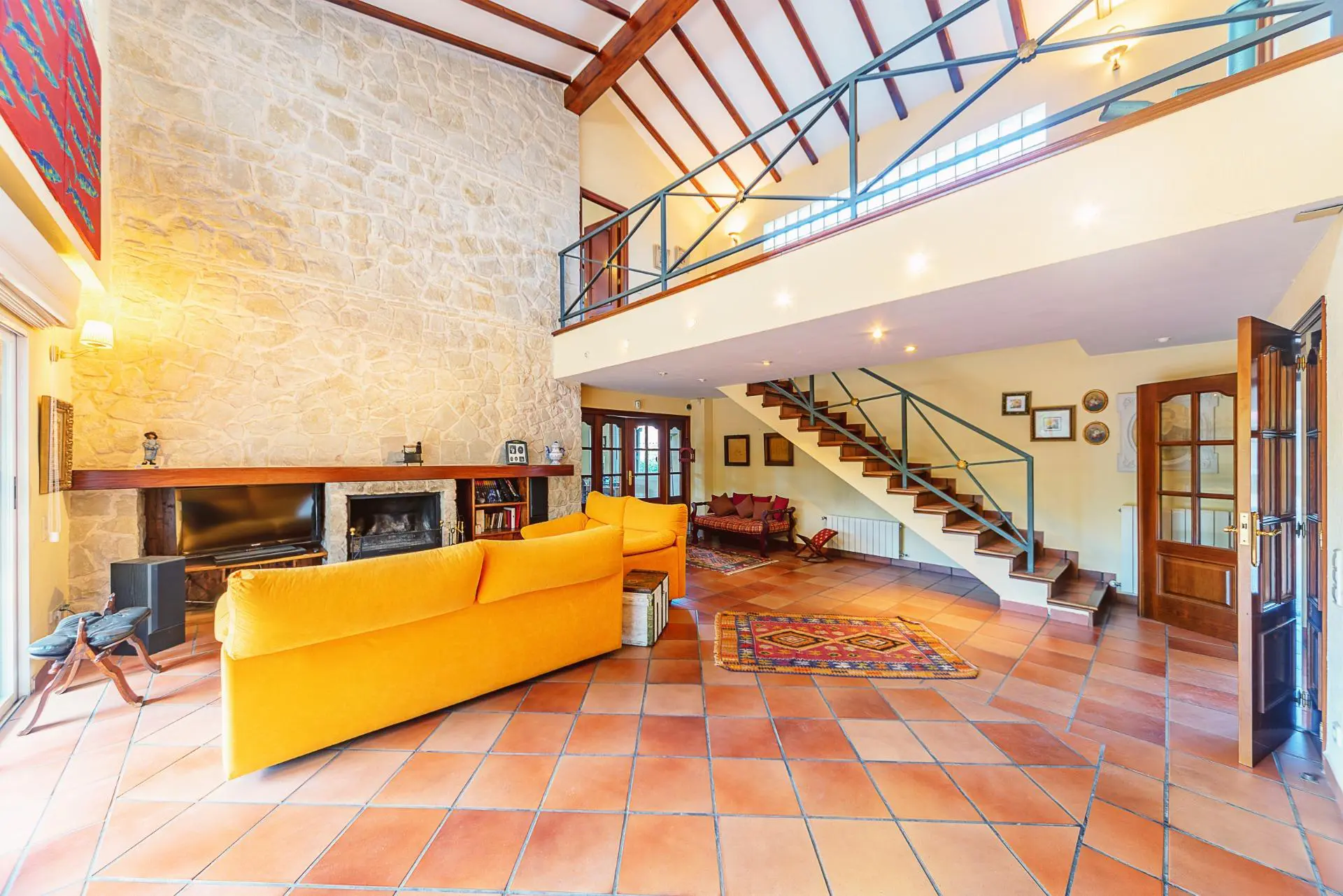 Villa 342 M² In Elda, SpainTitle: 4-bed Villa In Elda, Spain With Spacious Design