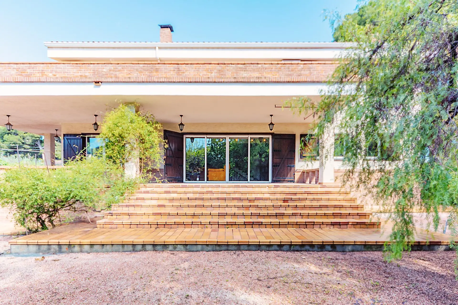 Villa 342 M² In Elda, SpainTitle: 4-bed Villa In Elda, Spain With Spacious Design