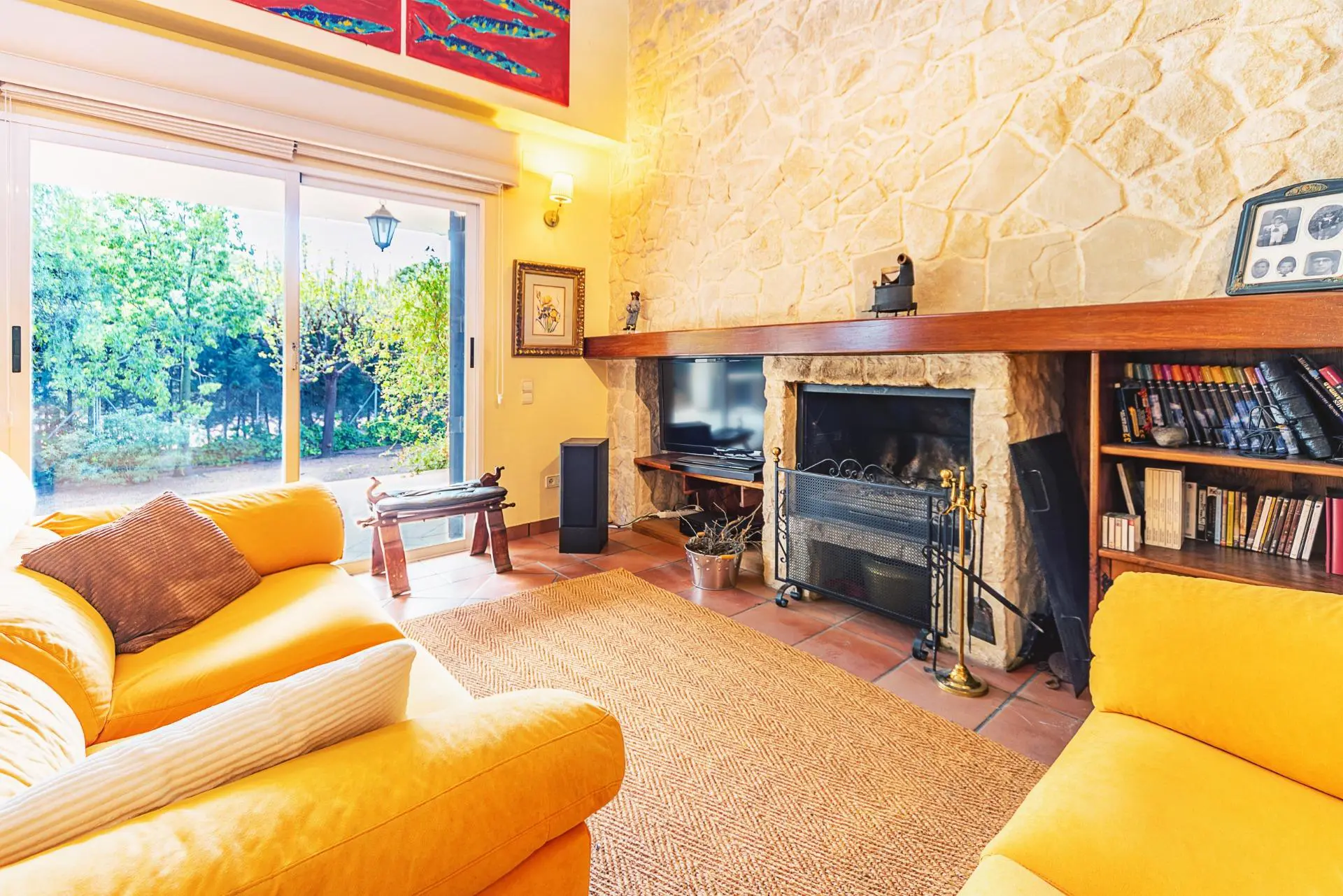 Villa 342 M² In Elda, SpainTitle: 4-bed Villa In Elda, Spain With Spacious Design