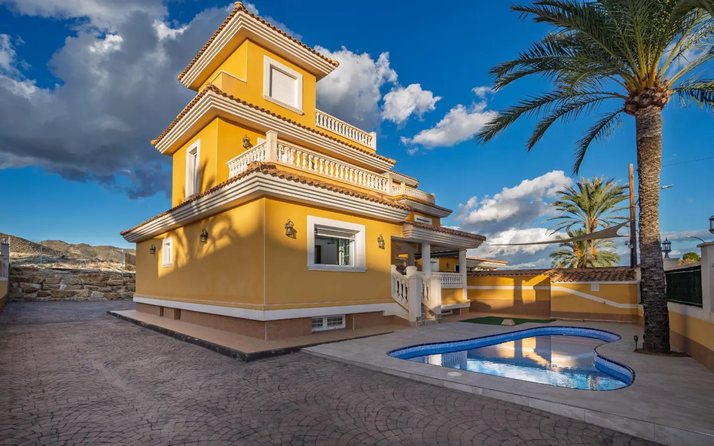 Villa Of 427 M² In El Campello, Spain