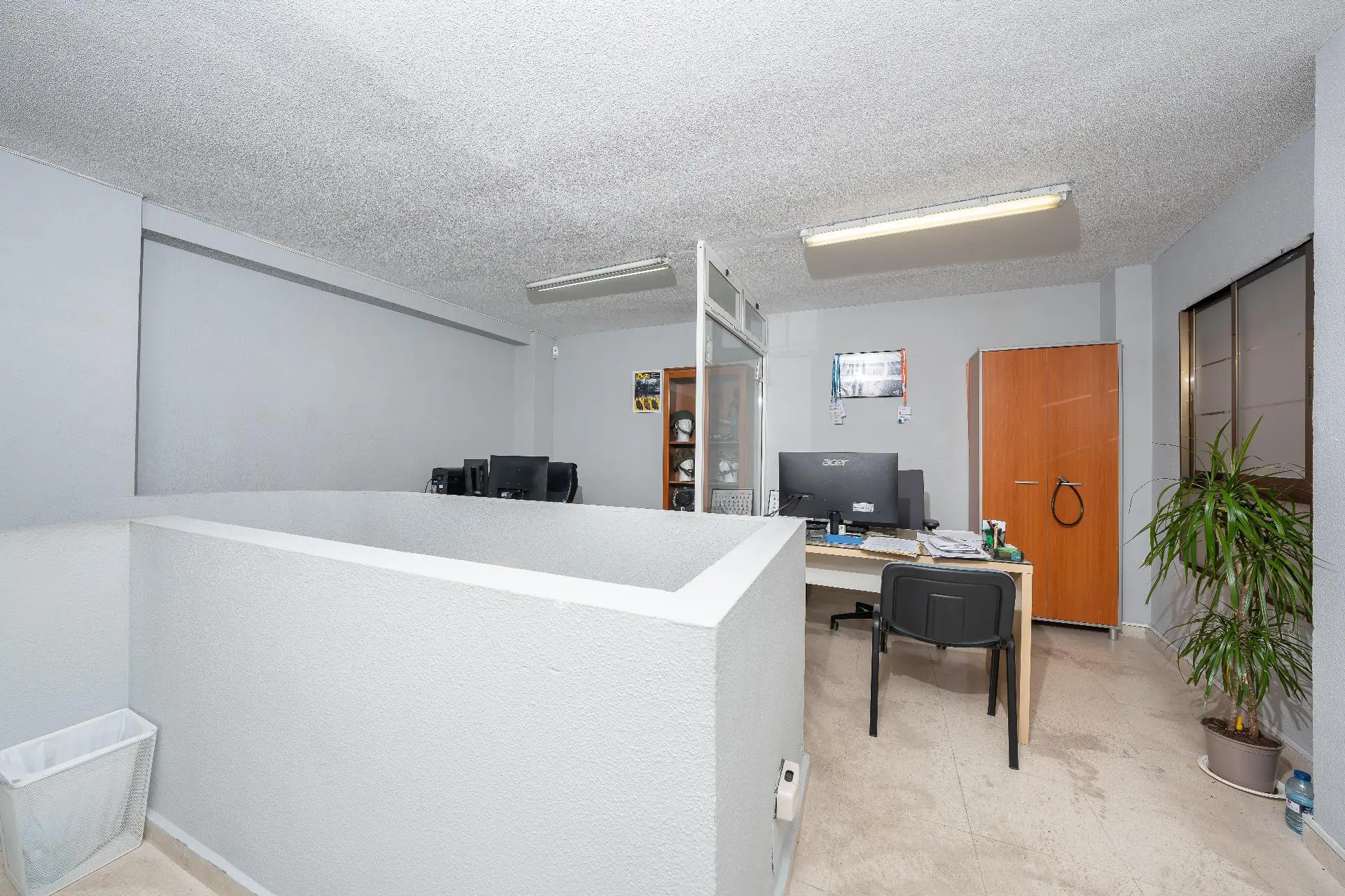 Commercial Unit Of 105 M² In Alicante, Spain