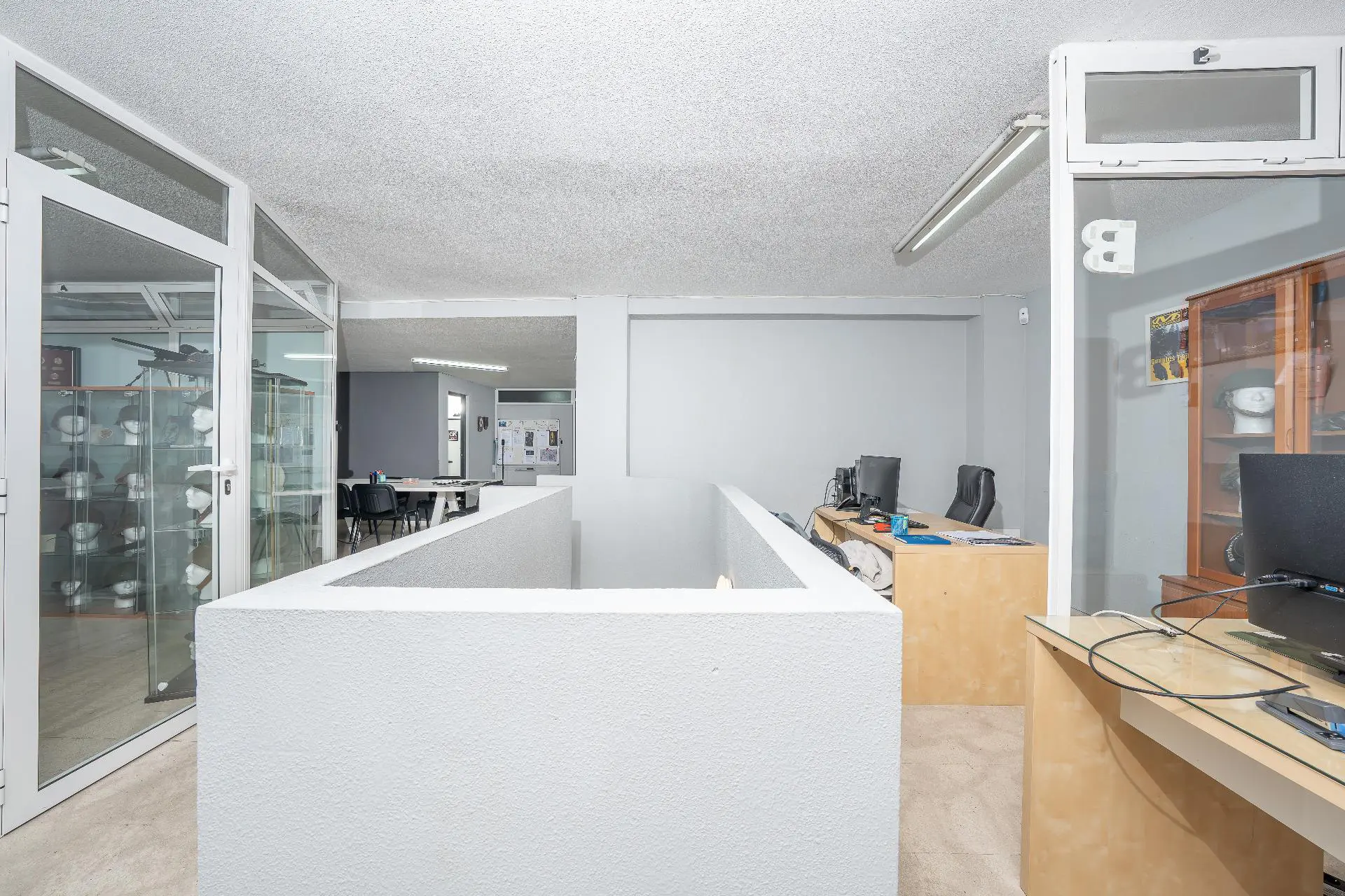 Commercial Unit Of 105 M² In Alicante, Spain