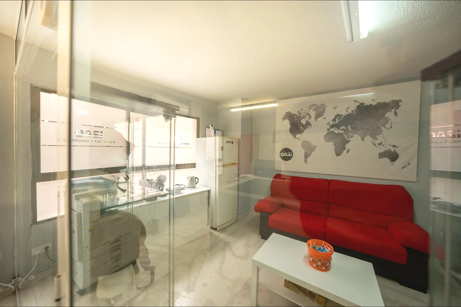 Commercial Unit Of 105 M² In Alicante, Spain
