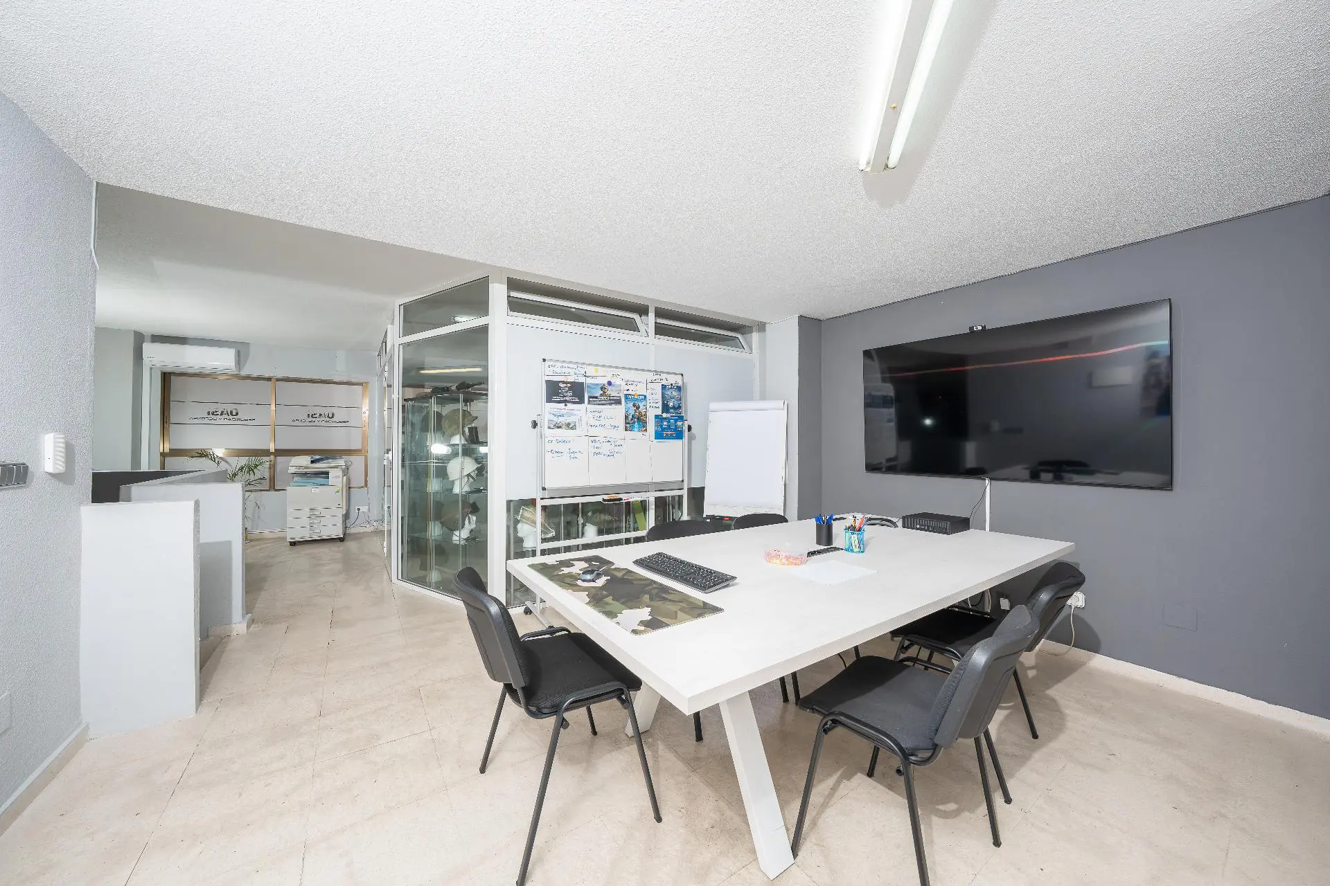 Commercial Unit Of 105 M² In Alicante, Spain