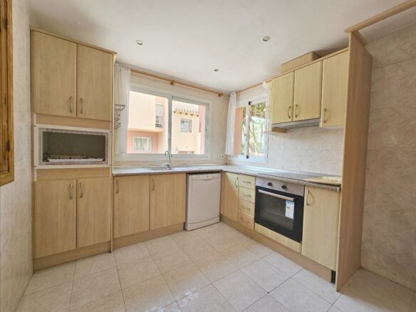 Semi-detached Villa In Nueva AndalucÍa – Prime Location