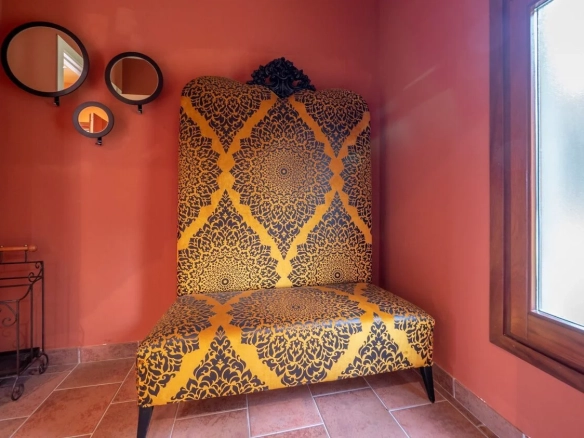 4-bedroom House In Bescanó, Spain (450 M²)
