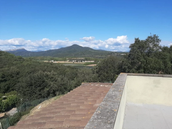 4-bedroom House In Bescanó, Spain (450 M²)