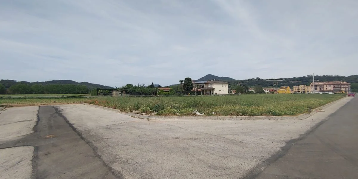 Land Of M² In Bescanó, Spain