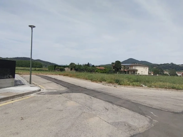 Land In Bescanó, Spain (2.356 M² Plot)