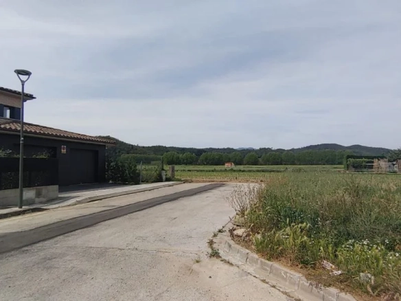 Land In Bescanó, Spain (2.356 M² Plot)