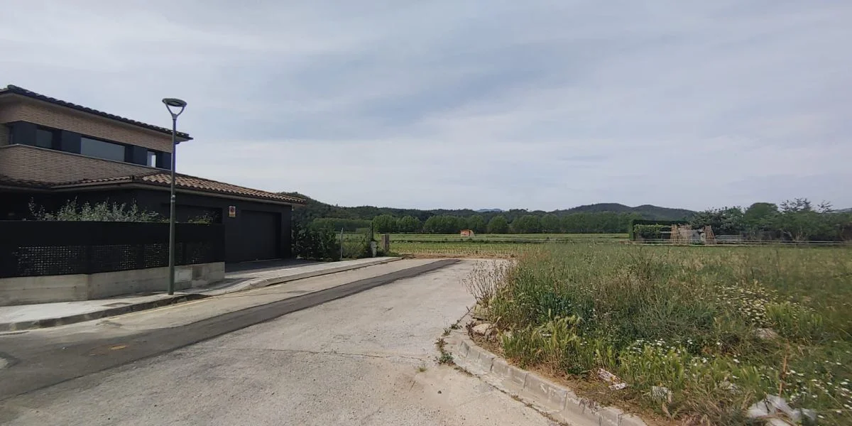 Land Of M² In Bescanó, Spain