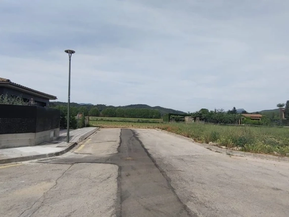 Land In Bescanó, Spain (2.356 M² Plot)