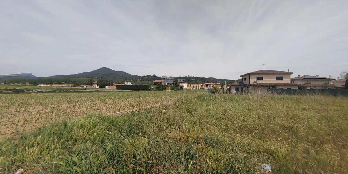 Land Of M² In Bescanó, Spain
