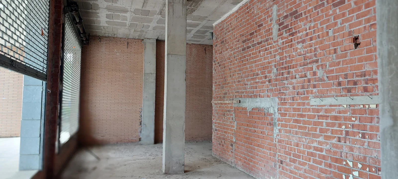 Commercial Of 83 M² In Girona, Spain