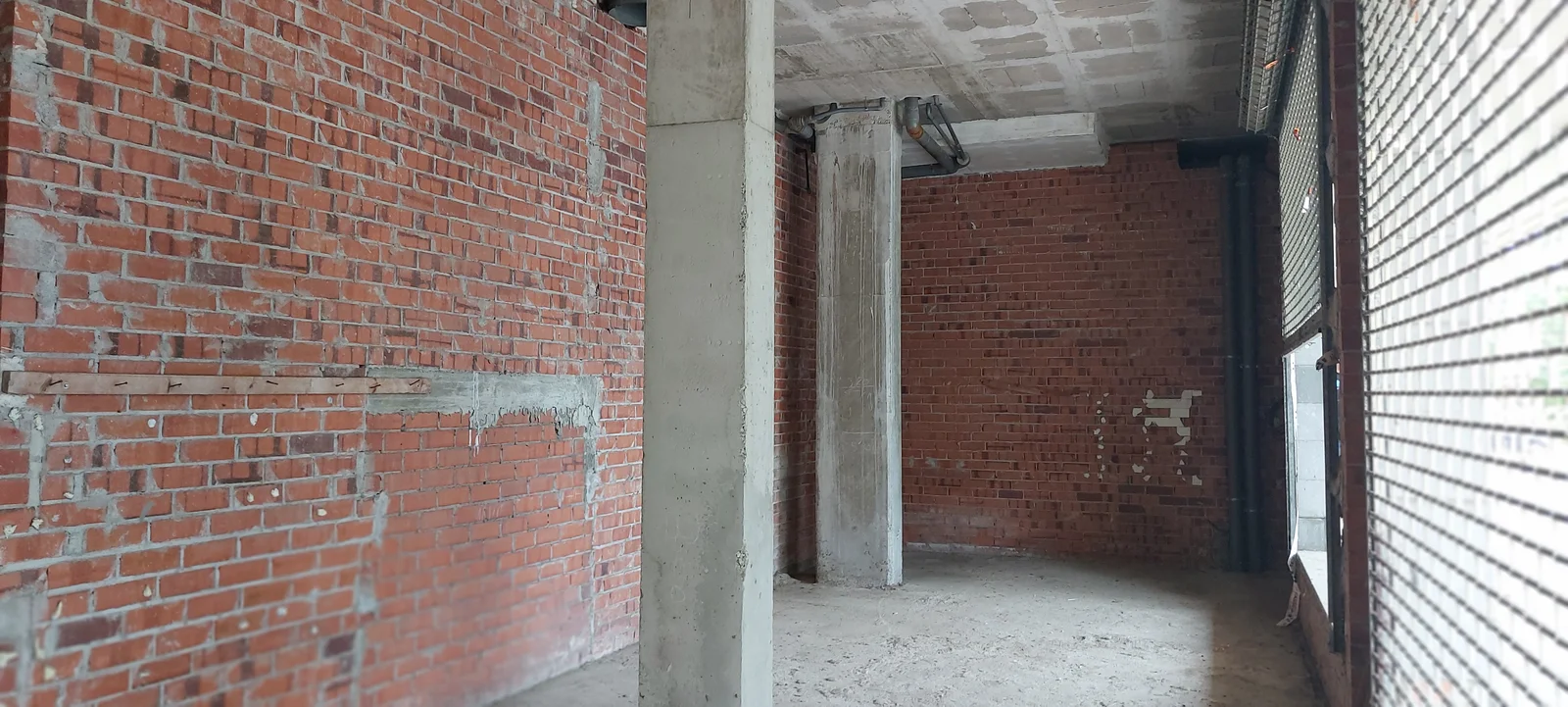 Commercial Of 83 M² In Girona, Spain