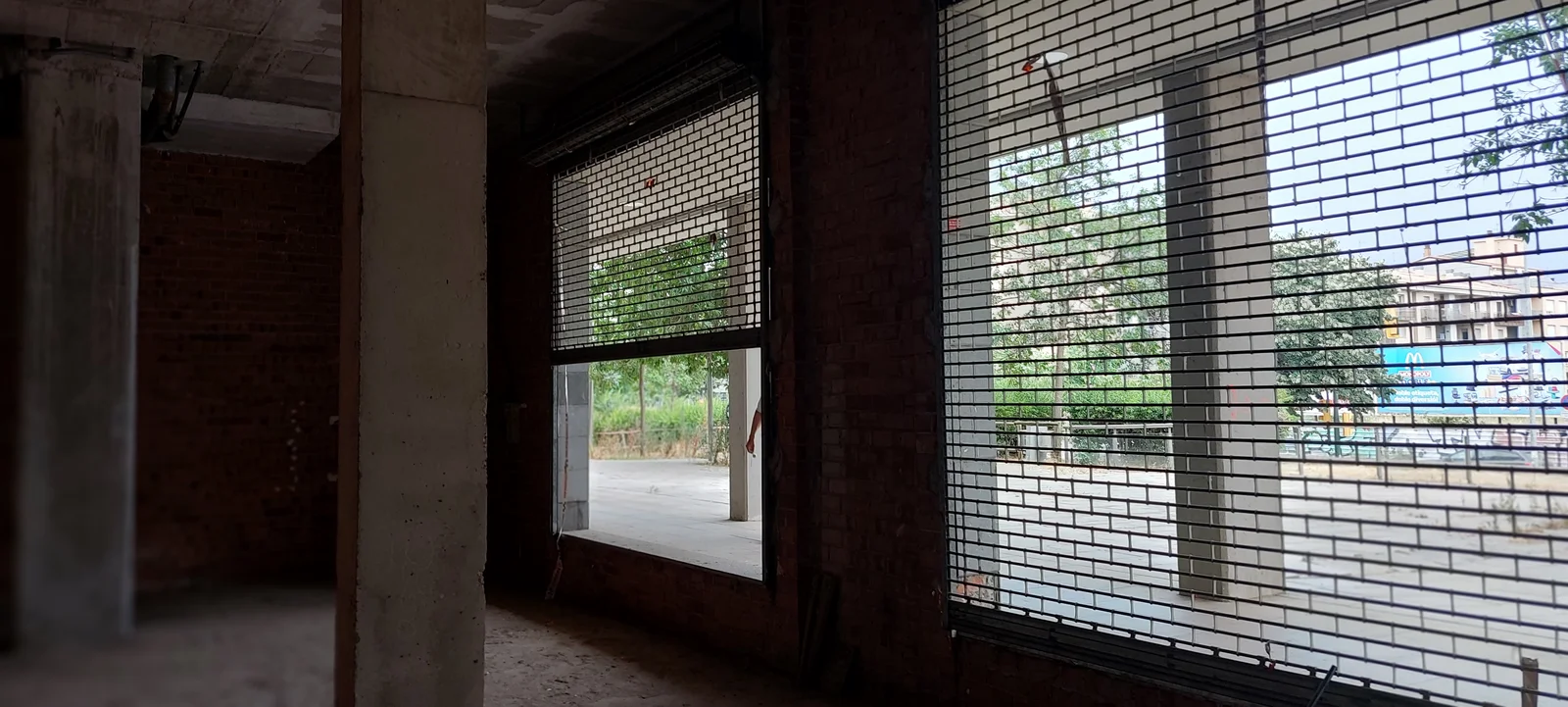 Commercial Of 83 M² In Girona, Spain
