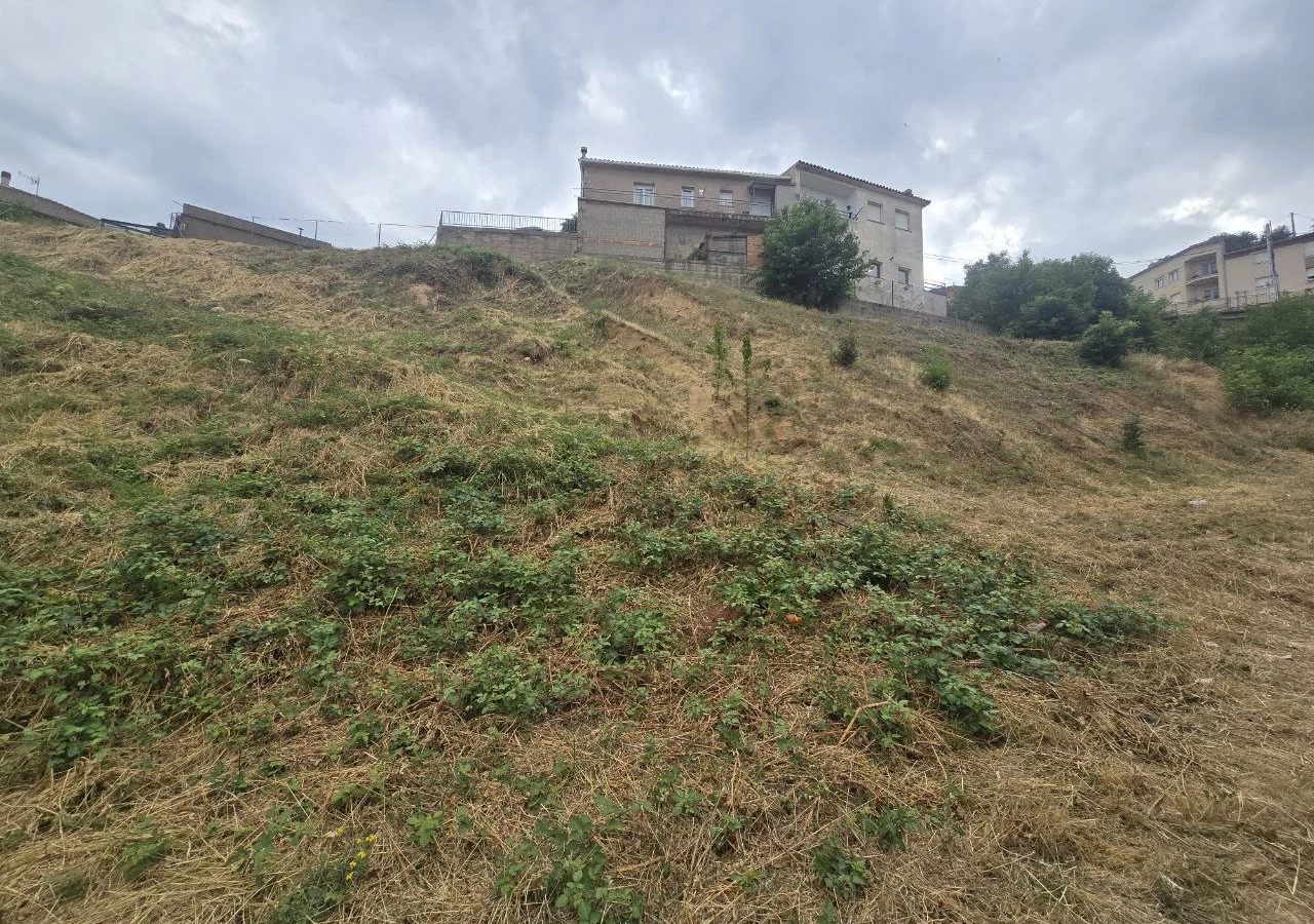 Land In Sant Hilari Sacalm, Spain (844 M² Plot)