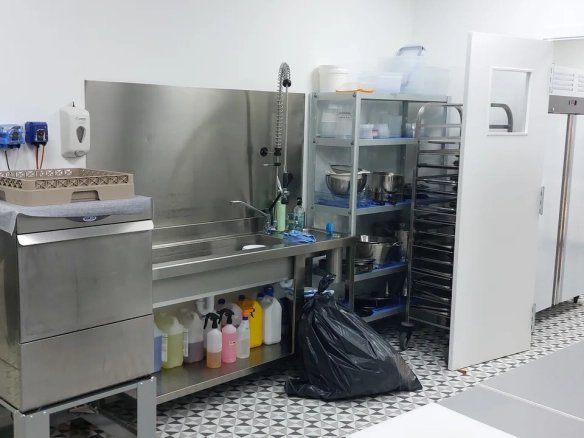 Commercial In Girona, Spain (81 M²)