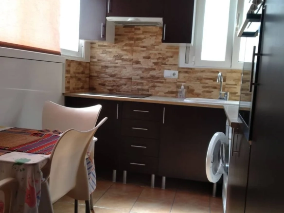 Commercial In L’escala, Spain (121 M²)
