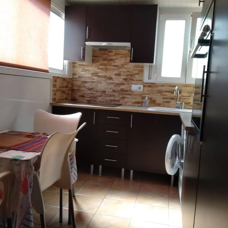 Commercial In L’escala, Spain (121 M²)