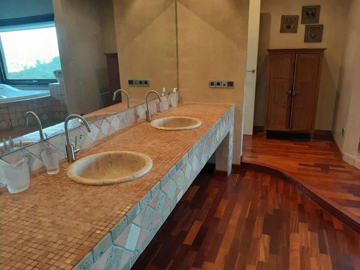 House Of 450 M² In Bescanó, Spain