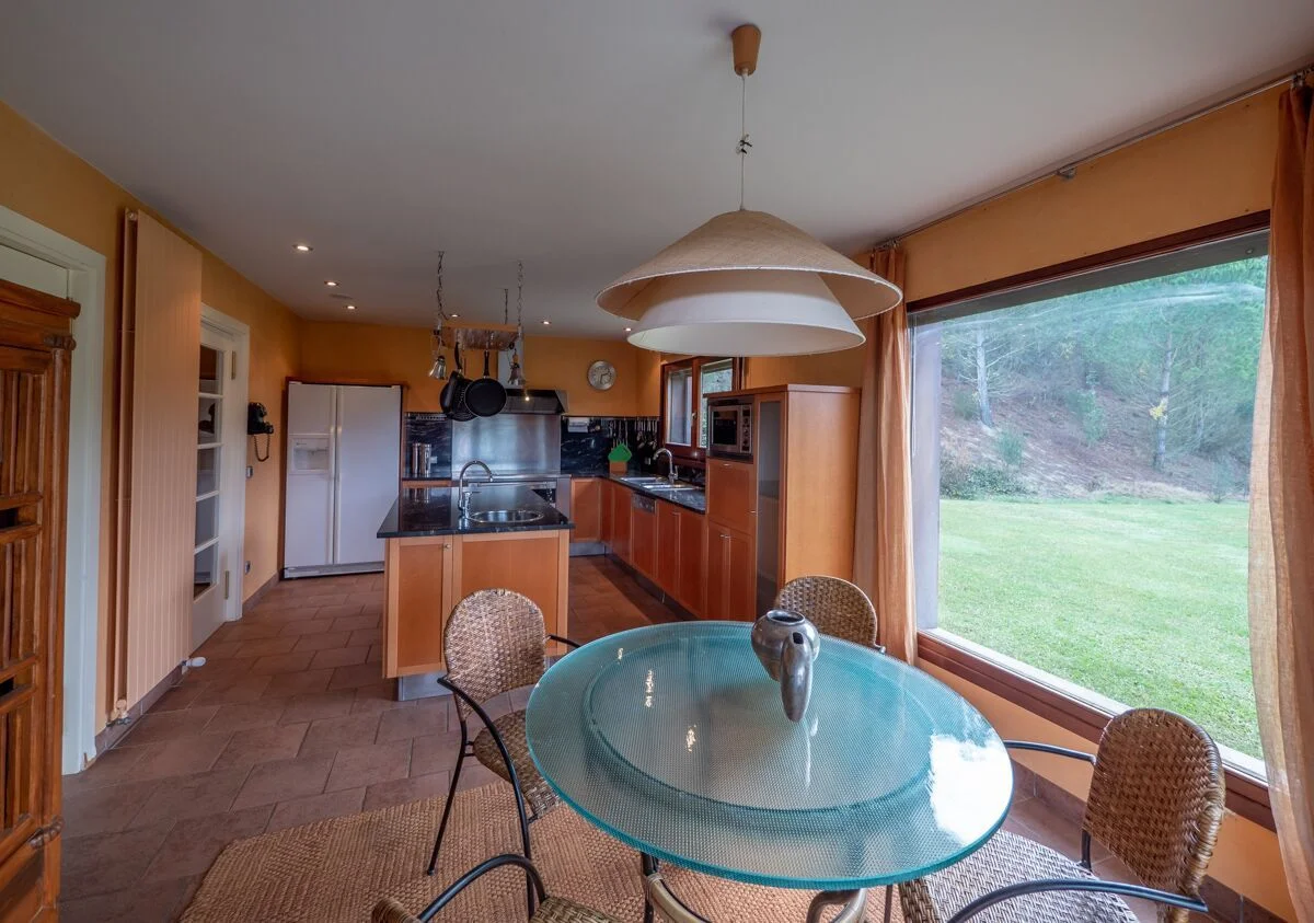 House Of 450 M² In Bescanó, Spain