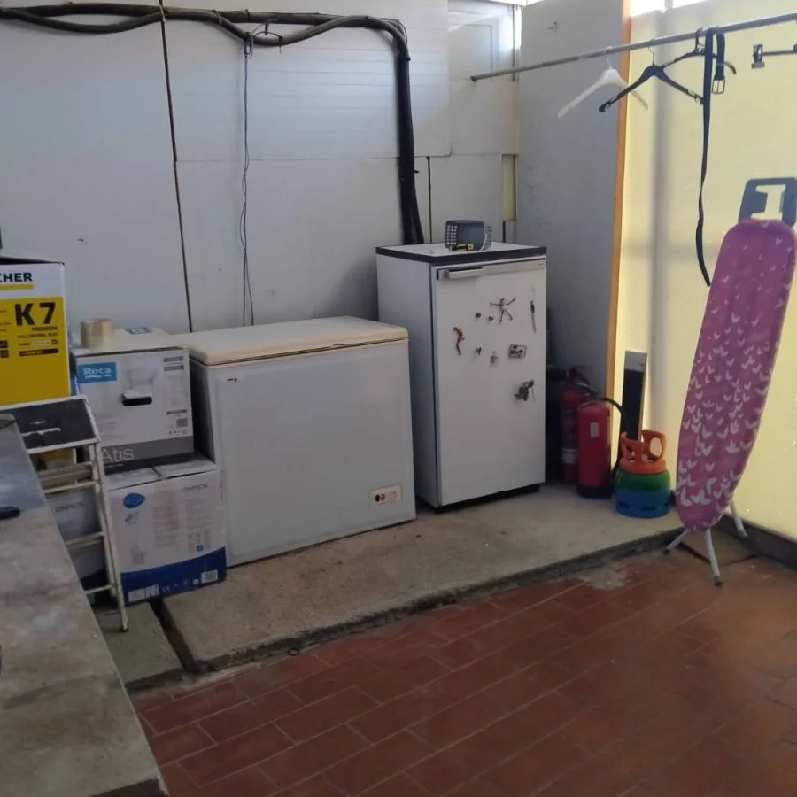 Commercial In L’escala, Spain (121 M²)