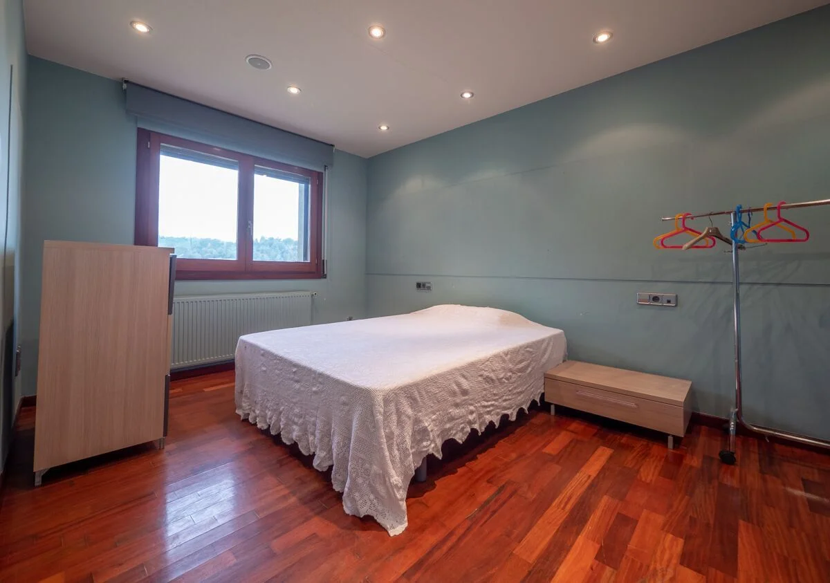 House Of 450 M² In Bescanó, Spain