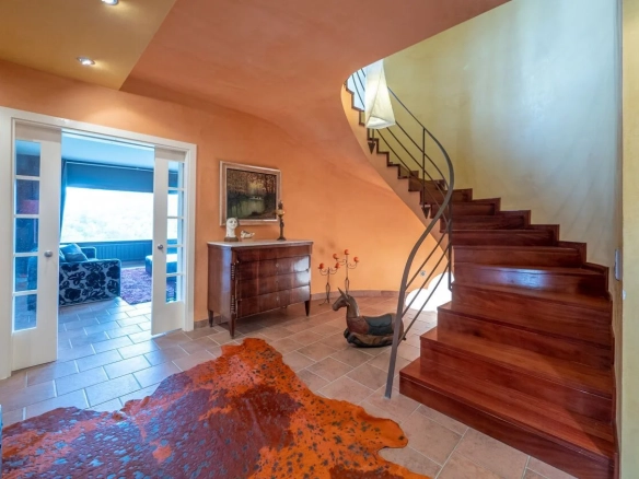 4-bedroom House In Bescanó, Spain (450 M²)