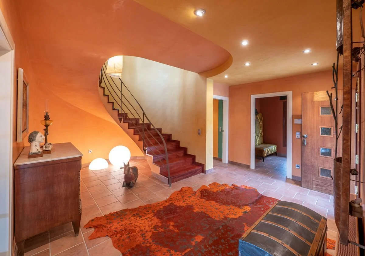 House Of 450 M² In Bescanó, Spain