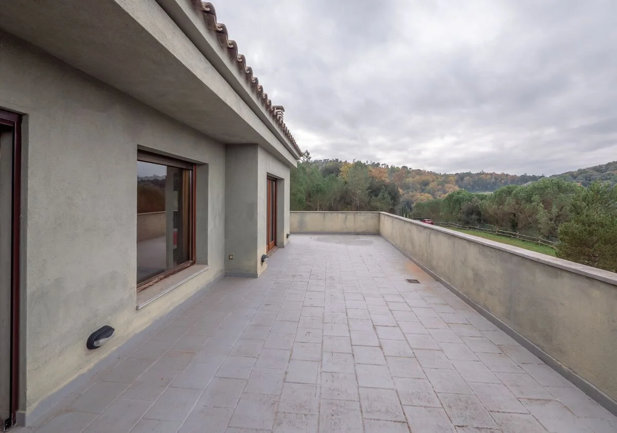 House Of 450 M² In Bescanó, Spain