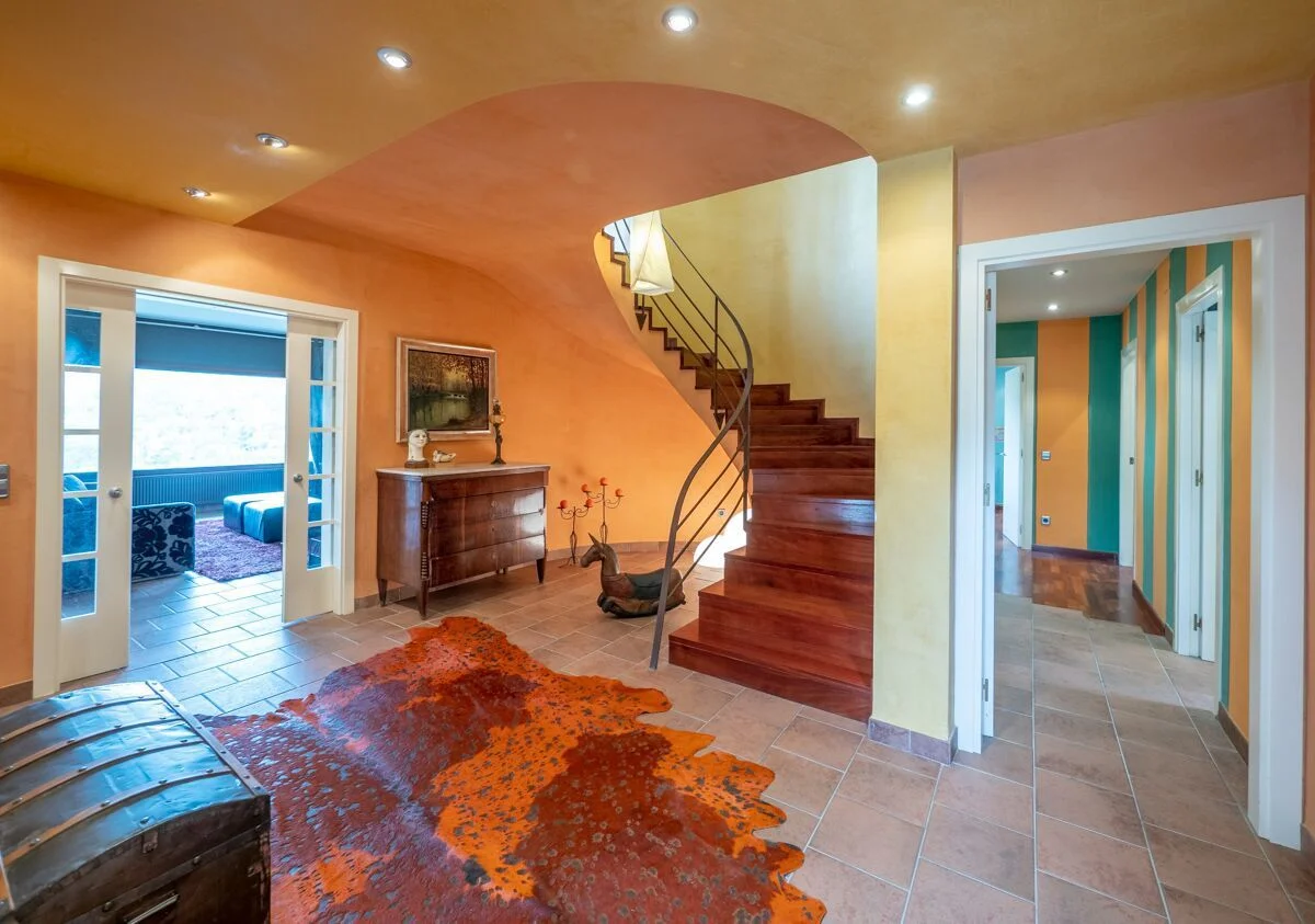 House Of 450 M² In Bescanó, Spain