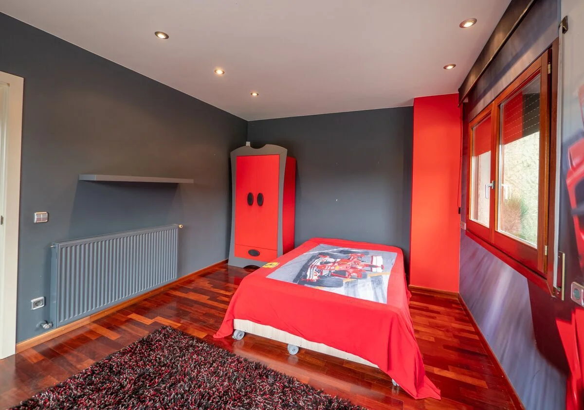 House Of 450 M² In Bescanó, Spain