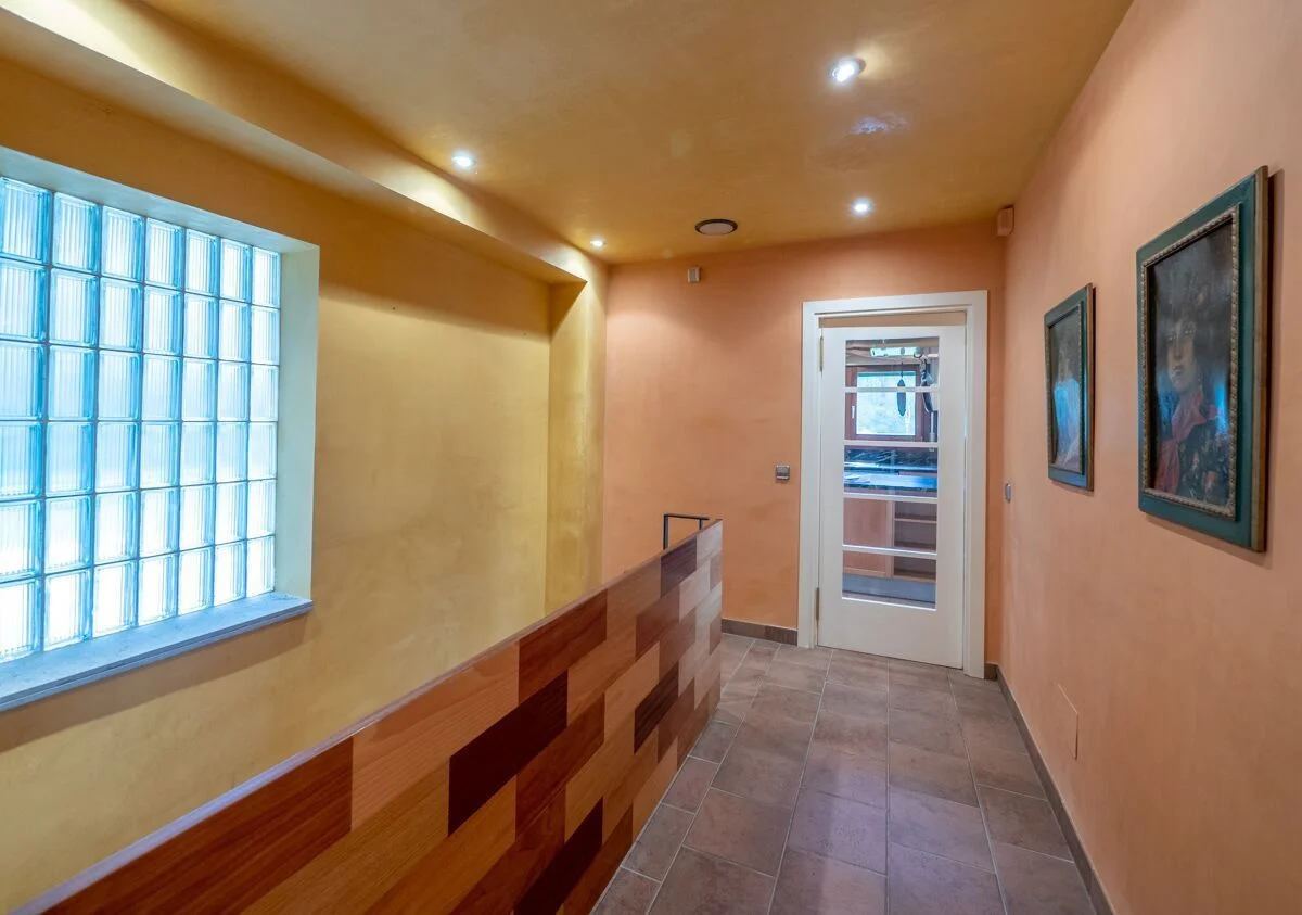 House Of 450 M² In Bescanó, Spain