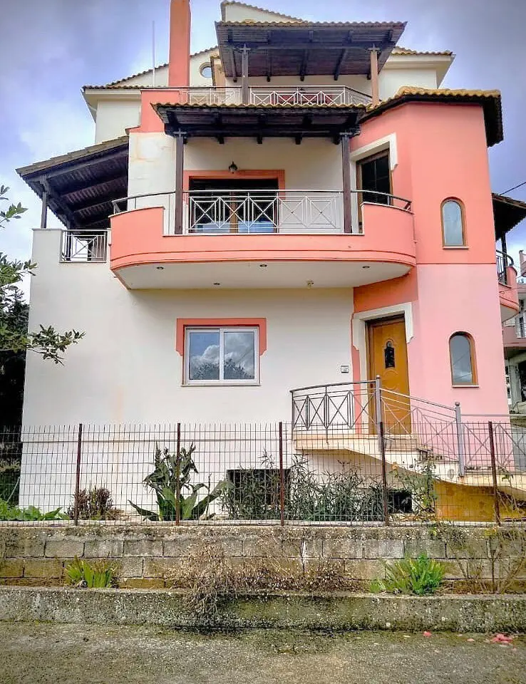 Detached House In Epirus, 300 M² With Multiple Features
