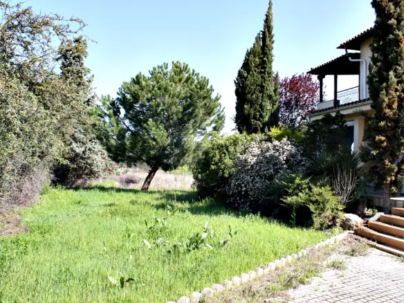 Villa Of 320 M² In The Suburbs Of Thessaloniki
