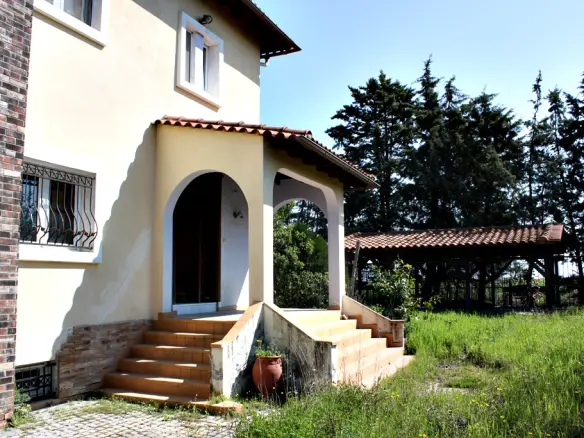 Villa Of 320 M² In The Suburbs Of Thessaloniki