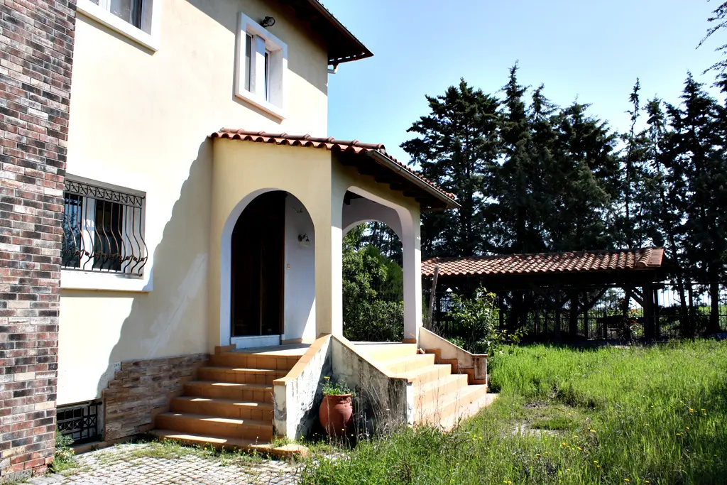 Villa Of 320 M² In The Suburbs Of Thessaloniki