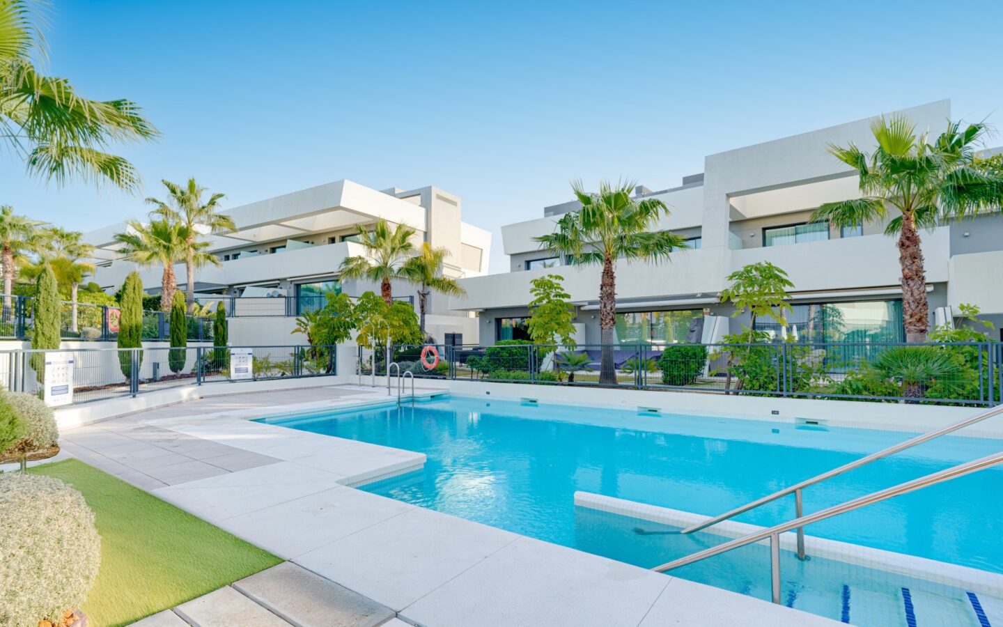 Modern 4 Bedrooms Townhouse With Private Pool In La Cala De Mijas.