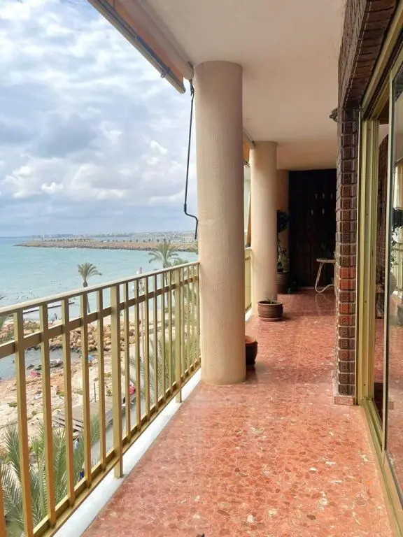 Apartment Of 130 M² With Features In Torrevieja, Spain