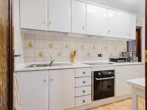 3-bedroom Apartment In Torrevieja, Spain (100 M²)