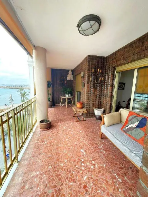 Apartment Of 130 M² With Features In Torrevieja, Spain