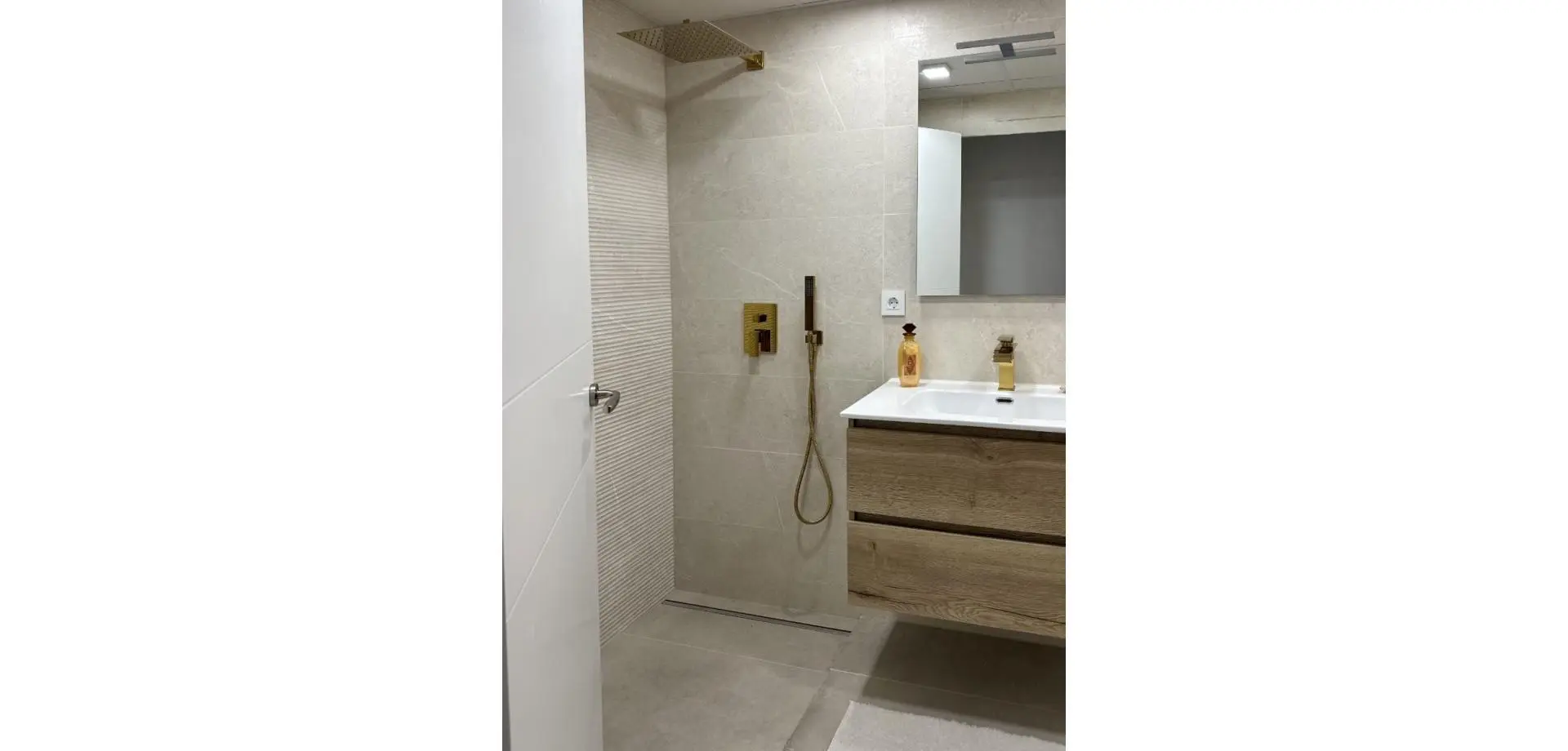 Apartment Of 91 M² With Sea View In Torrevieja, Spain