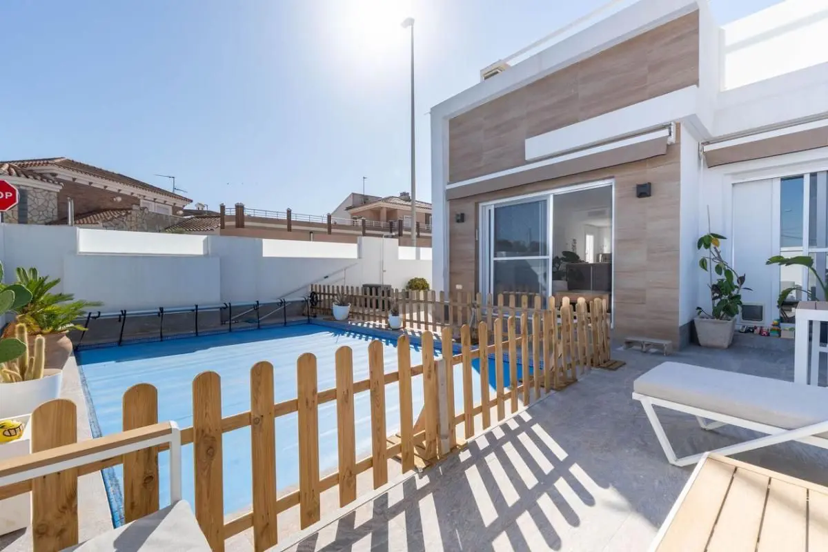 Terraced House Of 110 M² In Avileses