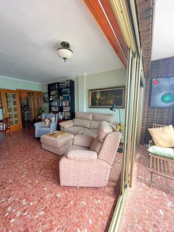 Apartment Of 130 M² With Features In Torrevieja, Spain